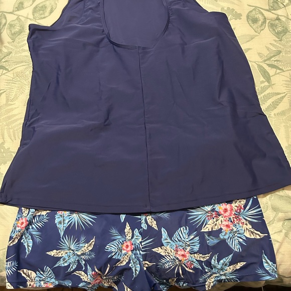 New - Size XXL Tankini Hawaiian Print, navy top. - Picture 6 of 7